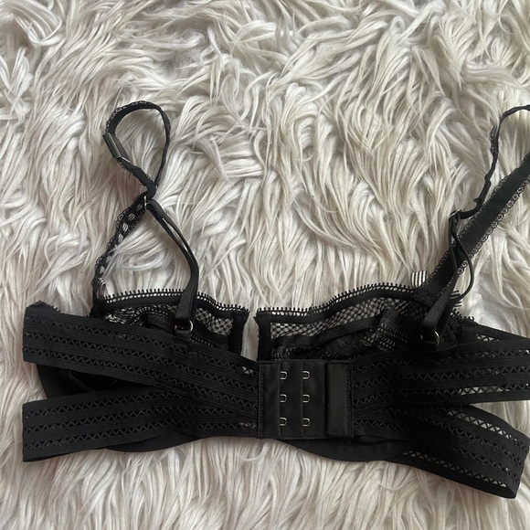 nwt victoria secret unlined bra - Picture 4 of 5